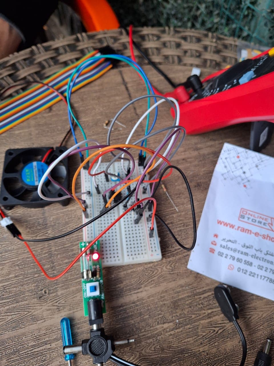 BJT-Based Light Control Switch Using Phototransistor